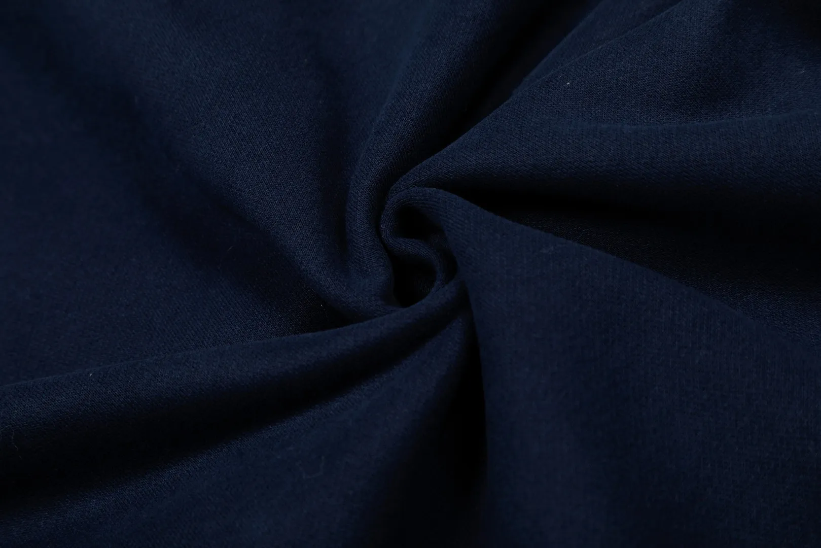 P300 Top Quality" Style Number: 8103# [Ralph Lauren 20th Anniversary Badge Embroidered Deconstructed Autumn and Winter Hooded Sweatshirt] ✅Ralph Lauren Anniversary Autumn and Winter Plush Hooded Sweatshirt for Men and Women ✅380g 100% pure cotton heavy-grabbed cloud velvet ✅Three-layer hidden partial placket Reactive dyeing D65 raw cotton double herringbone belt Wide and narrow partitions ✅Single color single version High-precision embroidery Same as original order ✅Simple upper body, easy to match, ootd must-have, versatile, recommended for couples to wear when traveling ~ Size: S-XL Color: White Navy